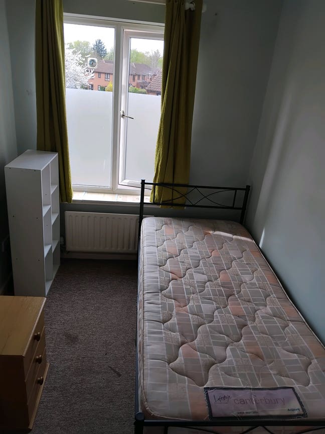 Box room to let *excellent natural daylight * Main Photo