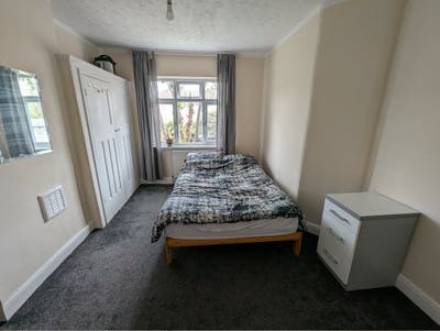Double furnished bedroom in a shared house NW10 Main Photo