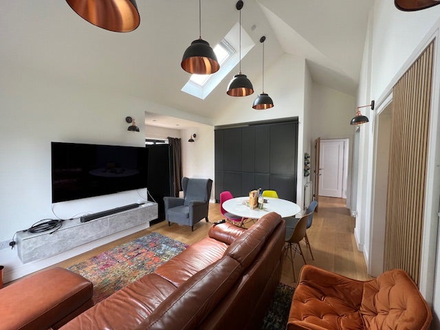 Lovely Room to Rent Main Photo