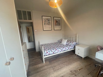 Room available in SE1 Main Photo