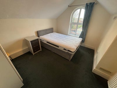 Spacious House Share Close to Stepping Hill Main Photo