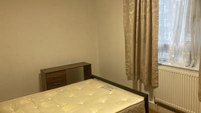 Double bedroom to rent in Royal Oak/Paddington Main Photo