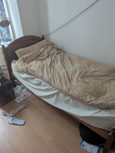 Room to rent for female Main Photo