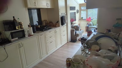 Room to rent for female Main Photo