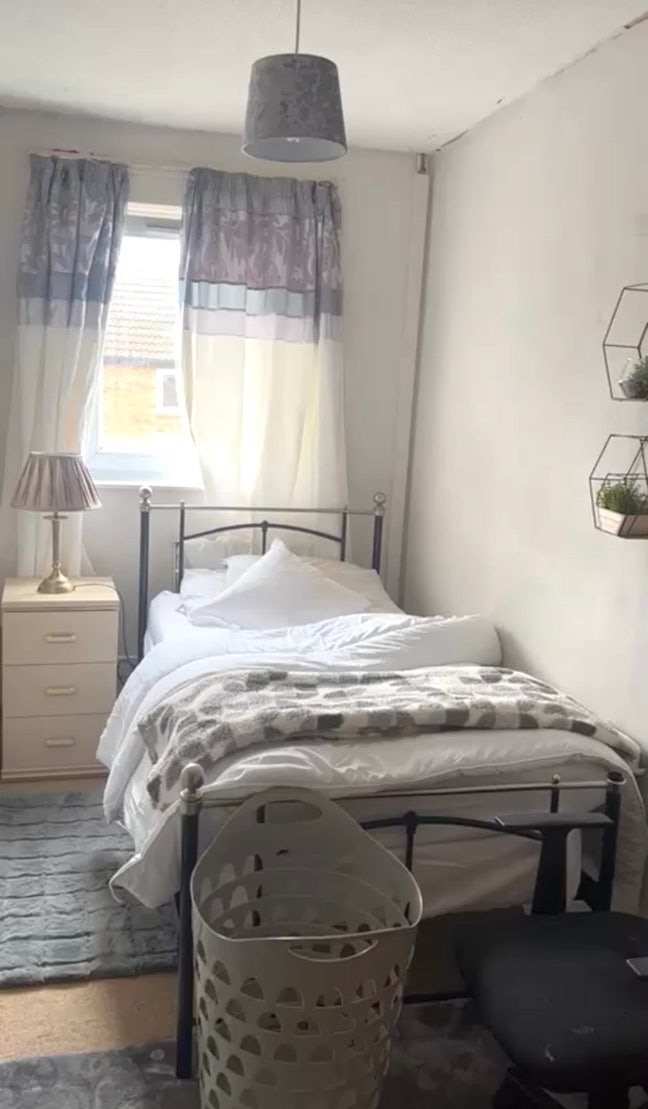 Single Furnished Room – NR6 – All Bills Included Main Photo