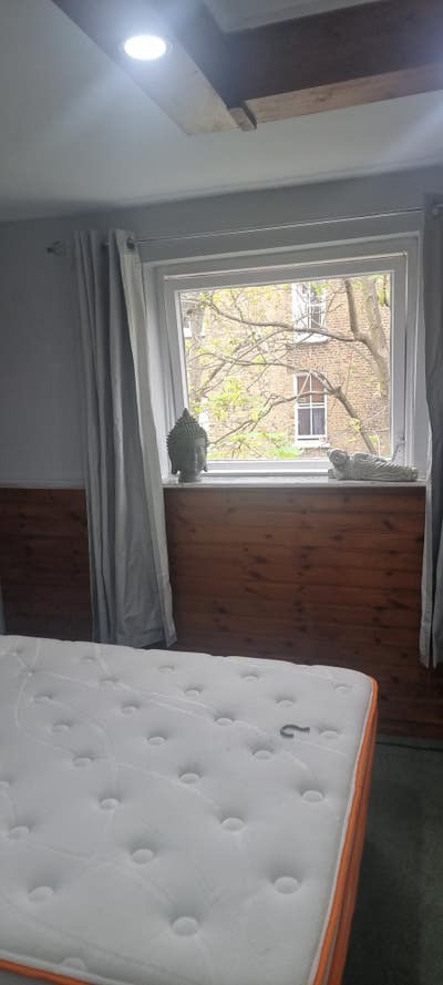 A nice double size room close to tube/buses Main Photo