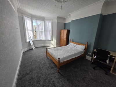 7 rooms available for rent at NE4 Main Photo