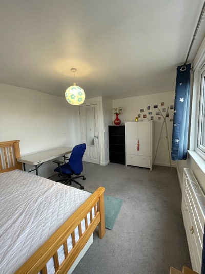 Double and single bed room available Main Photo