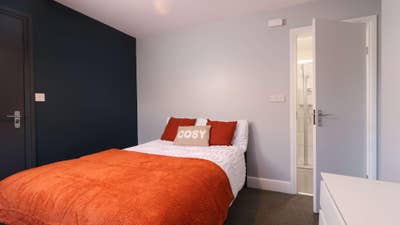 Ensuite Rooms Available 🏡 Park Road Main Photo