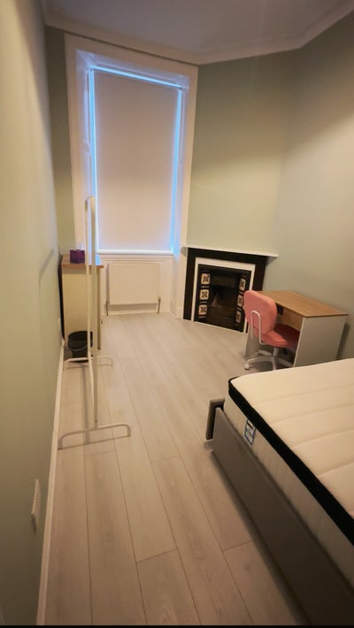 Cosy Room in Central Edinburgh | Available Now Main Photo