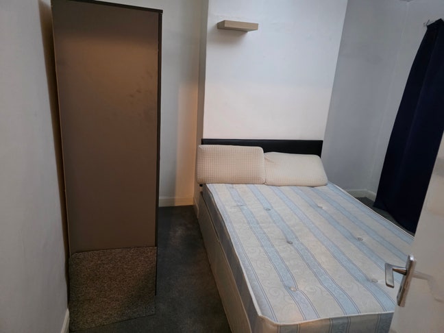 Room on rent  for Couple Main Photo