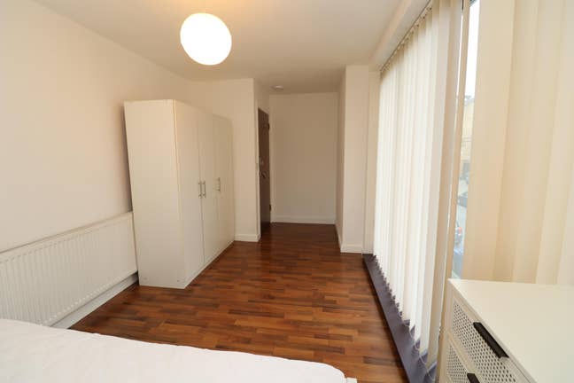 Last room, Three bed flat, Canary Wharf Main Photo