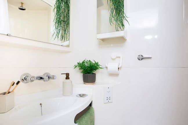 Extra Large Standard Double Ensuite  Main Photo