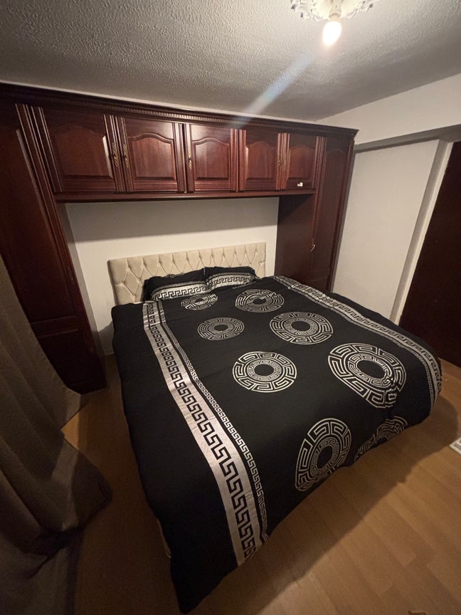 Super King Room | Built-in Wardrobes | Bills inc  Main Photo