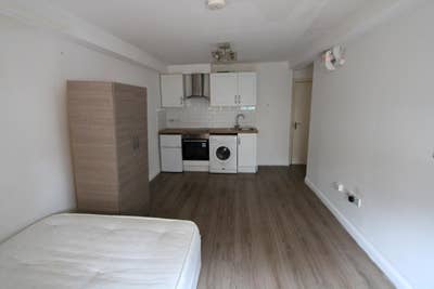 First Floor Studio in West Norwood*Couple Allowed* Main Photo