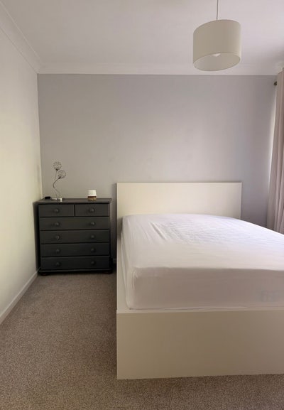 Spacious double bedroom Main Photo