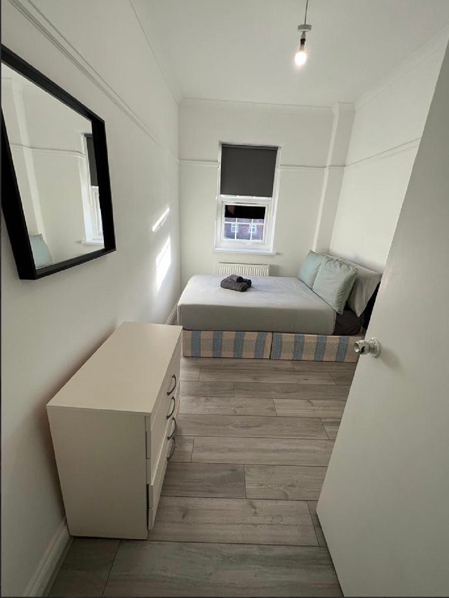 Double Room Available NOW - Cricklewood Main Photo