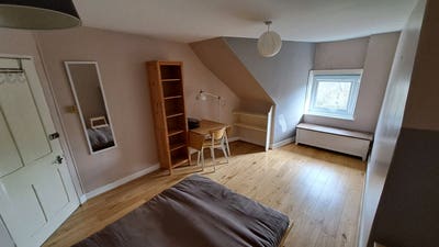 Great Value Spacious Double Room – Ready Now Main Photo