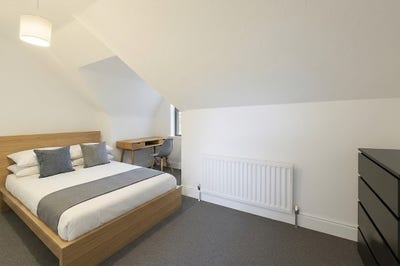 Gloucester Rd – Extra Large Double Room 📦 Main Photo