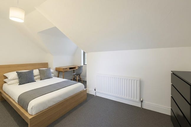 Gloucester Rd – Extra Large Double Room 📦 Main Photo
