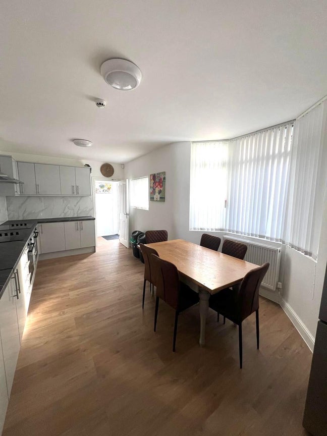 Newly renovated property rooms for rent.  Main Photo