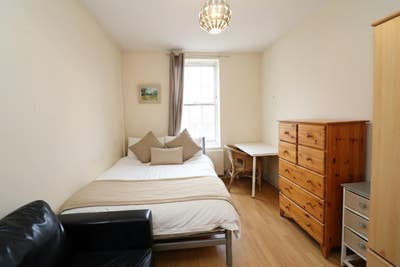 2 Lovely Rooms- Beautiful 3Beds Flat in Islington Main Photo