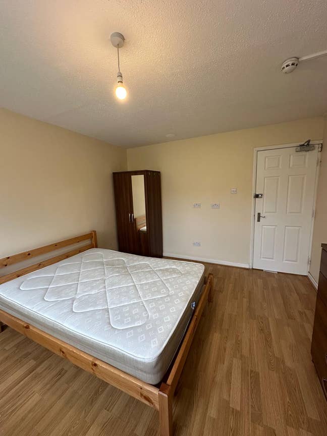 Great House Share with Parking  Main Photo