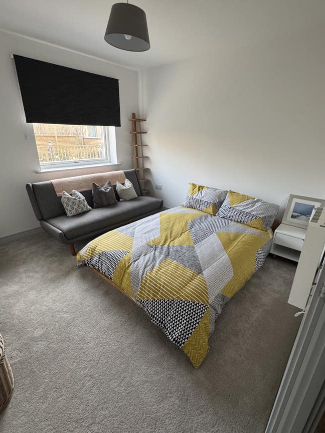 Modern Furnished Double Bedroom  Main Photo