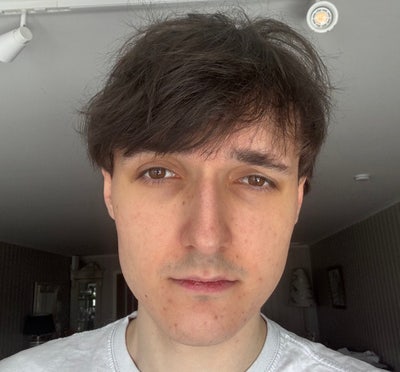 just a chill dude tryna find a room ! Main Photo