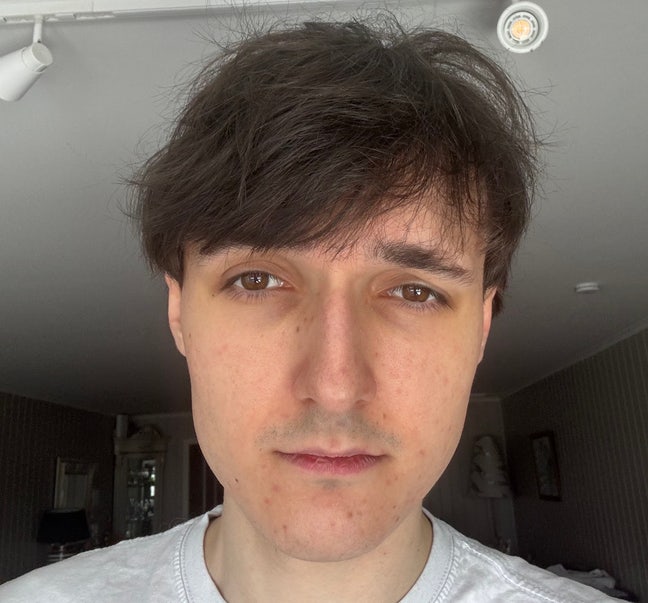 just a chill dude tryna find a room ! Main Photo