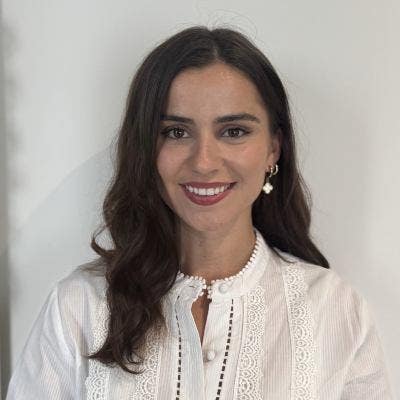 Hi! I’m Sophie, 28, originally from France ... Main Photo