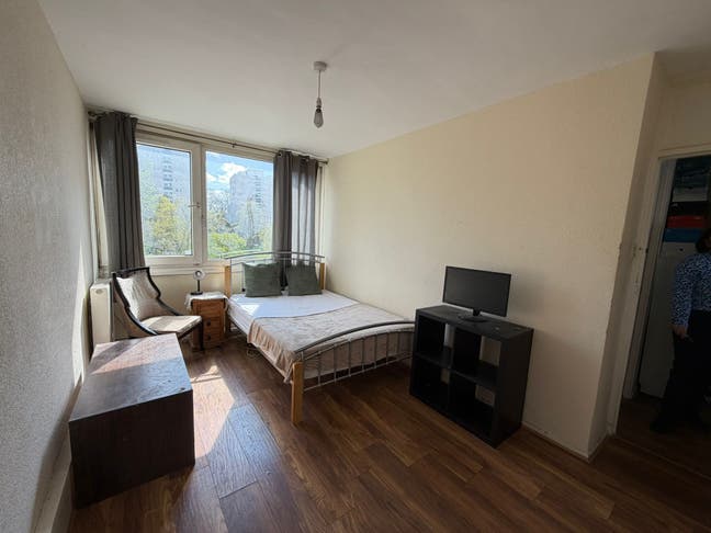 Double Room Available (86) Main Photo