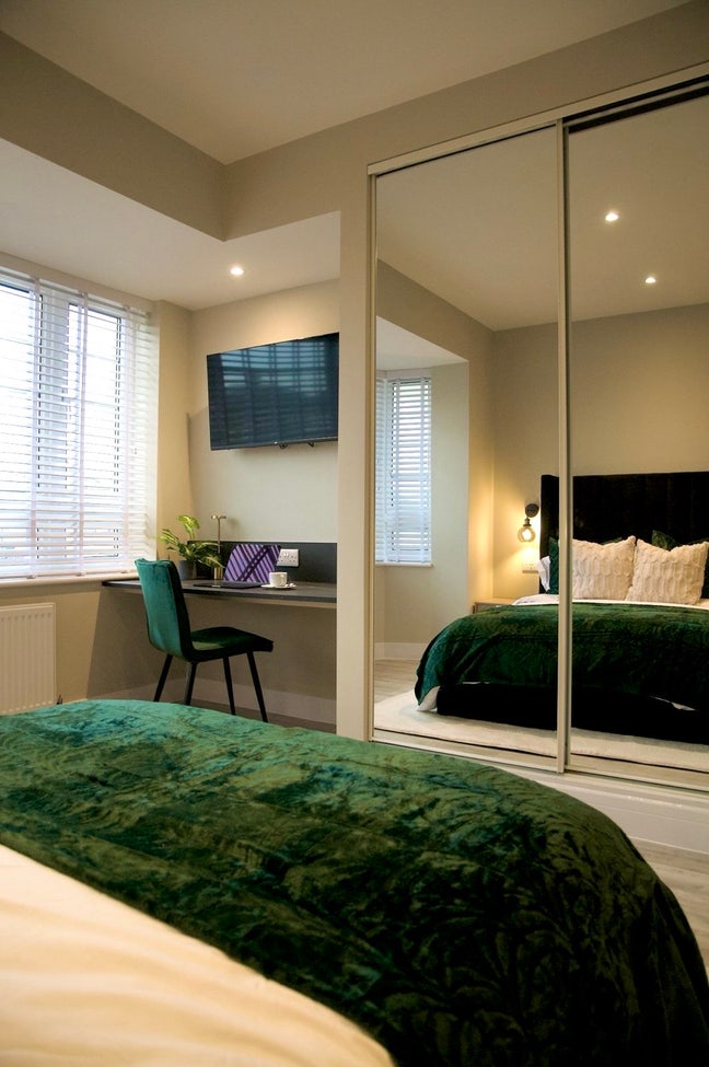 Relaxing 😍 Spacious Studios 🛌 | Location 5️⃣⭐️ 🏥  Main Photo