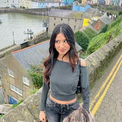 Professional Female seeks a double room Main Photo