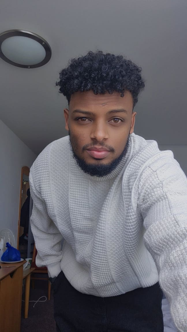 Professional looking for a quiet room near Amazon  Main Photo