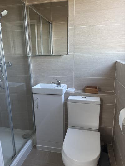 Quiet Top-Floor Double – Close to City & Airport Main Photo