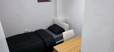 Single box room- Fully furnished Main Photo