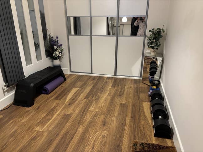 Quiet Top-Floor Double – Close to City & Airport Main Photo