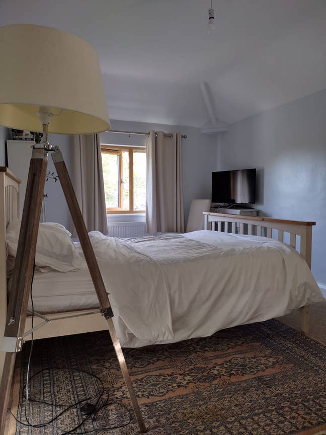 Beautiful double room, gateway to Cotswolds Main Photo