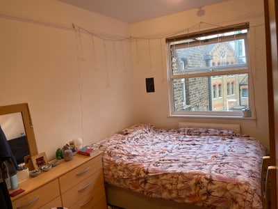 Spacious room in Maisonette available from July Main Photo
