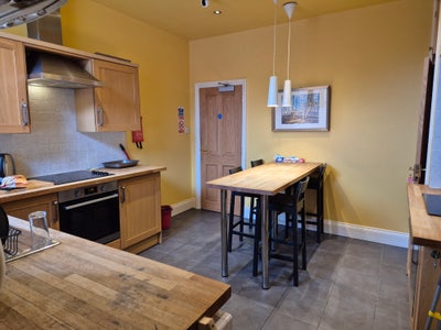 Comfort Bed sit in clean house close to centre Main Photo