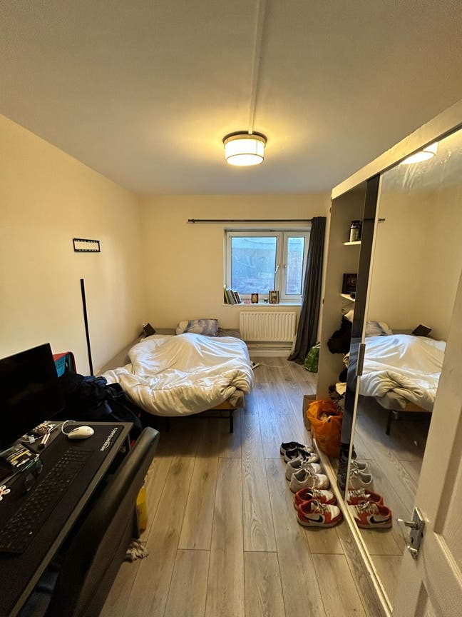 Double Room to let - London E1 4JL Main Photo