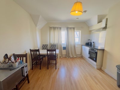 A single room is up for grabs  Main Photo