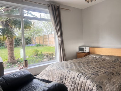 Bright & Spacious KS room Oadby  New mattress  Main Photo