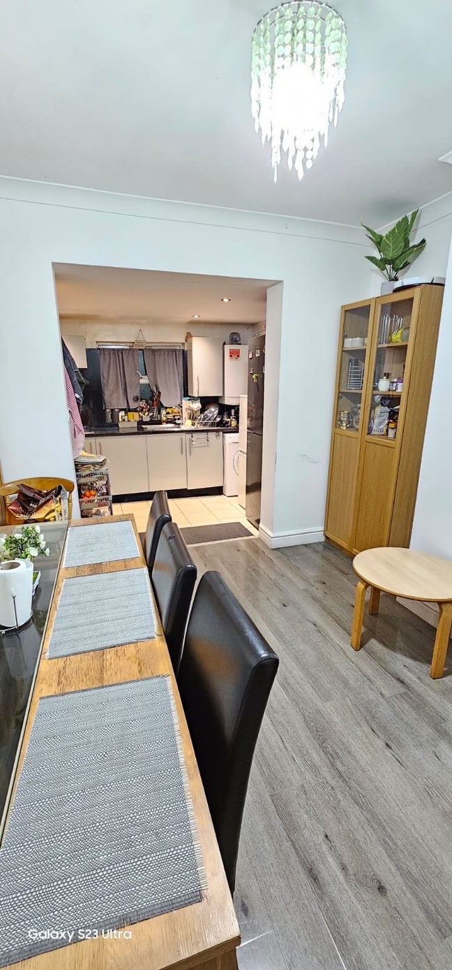 Single Room Included Bills  Main Photo