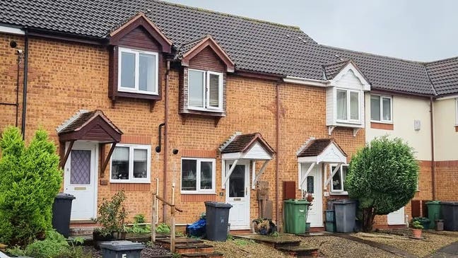 Double bedroom available in tidy house share  Main Photo