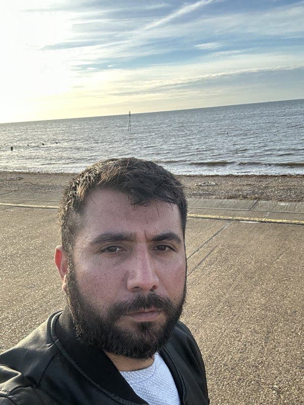 Professional Male seeks a single or double room Main Photo