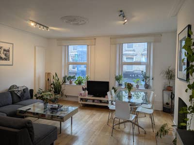 Room to rent in friendly female flat share Main Photo
