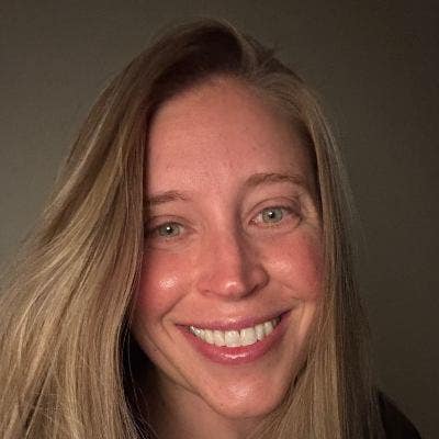 I’m a mid 30’s work-from-home female prof... Main Photo
