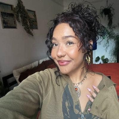 Hi <33  I’m a soon to be 27 year old profe... Main Photo